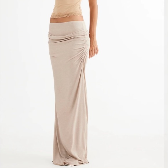 Lioness Taupe low rise ruched hips maxi skirt - Picture 1 of 4